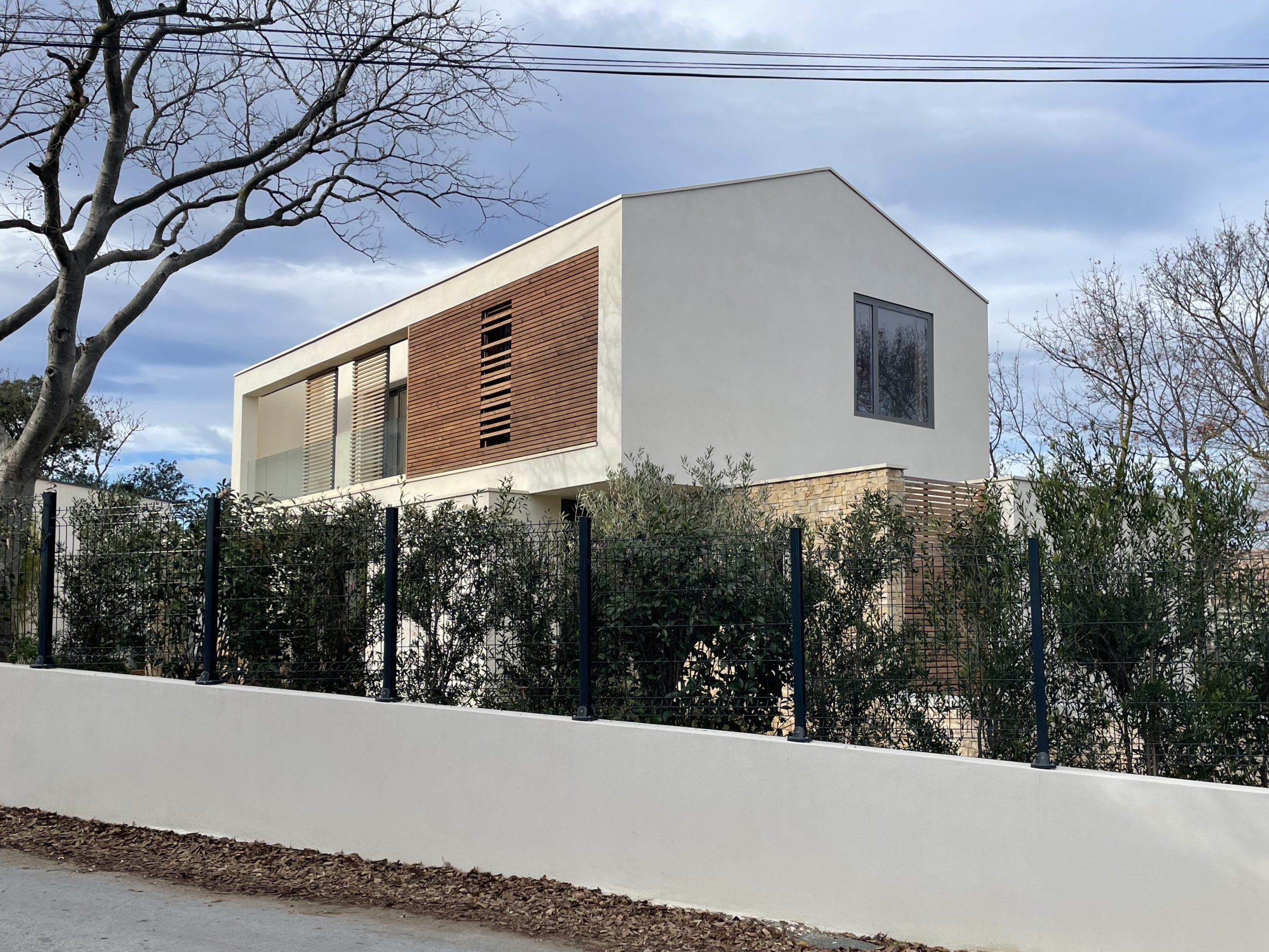 Vue d'ensemble de la Maison des Aires à Montferrier-sur-Lez